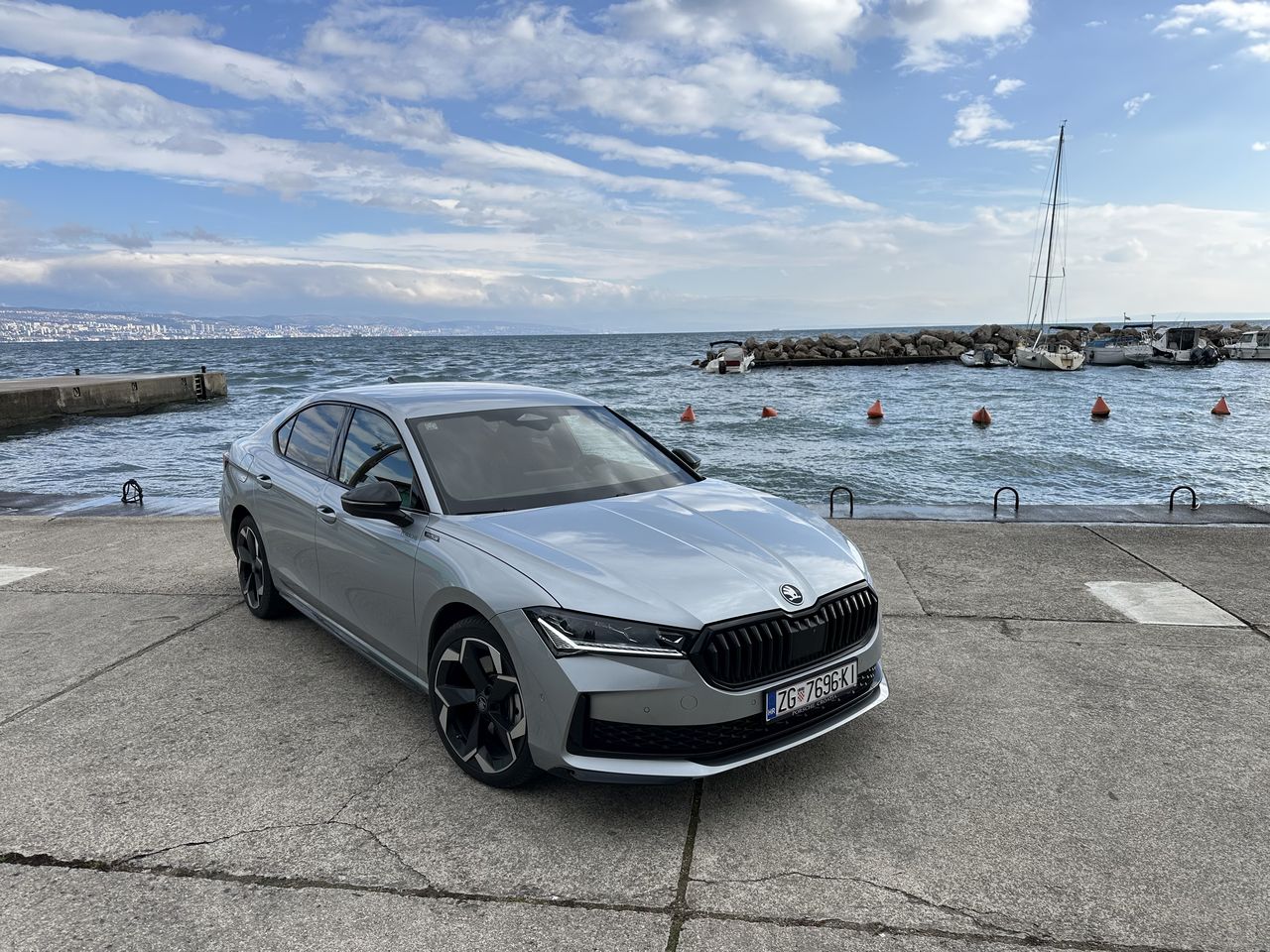 Image forŠkoda Superb Sportline Plus 1.5 TSI DSG PHEV – Za širok spektar upotreba