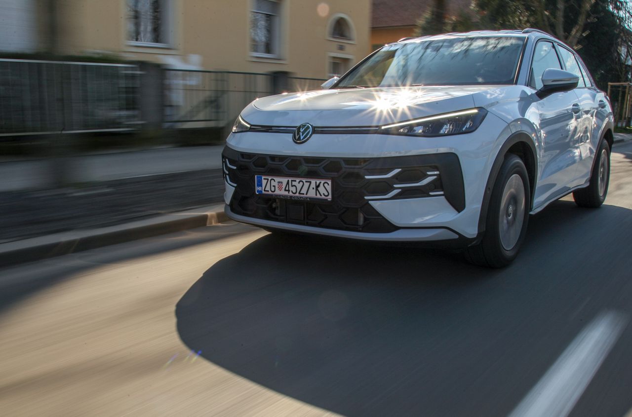 Image forVolkswagen T-Roc 1.5 eTSI DSG Trend – Dobar temelj uz malo nadoplate