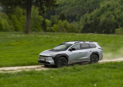 Toyota bZ4X – Električni SUV koji može kroz pola metra vode